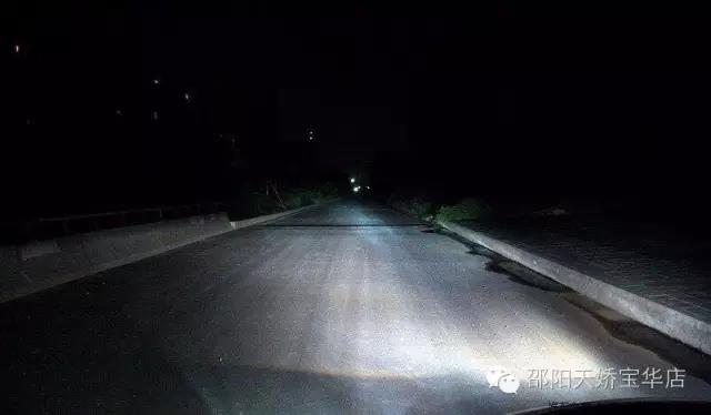 尤其是改過(guò)氙氣大燈的車(chē)主們，定期檢查電路，檢查火花塞是否積碳老化，這是很有必要的！