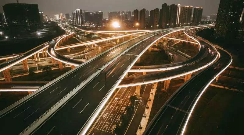 這些上道必知汽車燈語(yǔ)，你知道嗎？